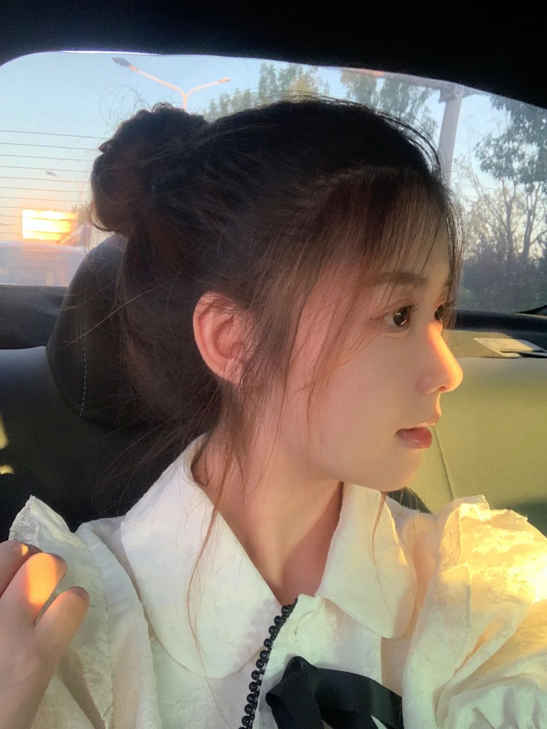 俏皮大小姐的流畅下巴 我爱了～