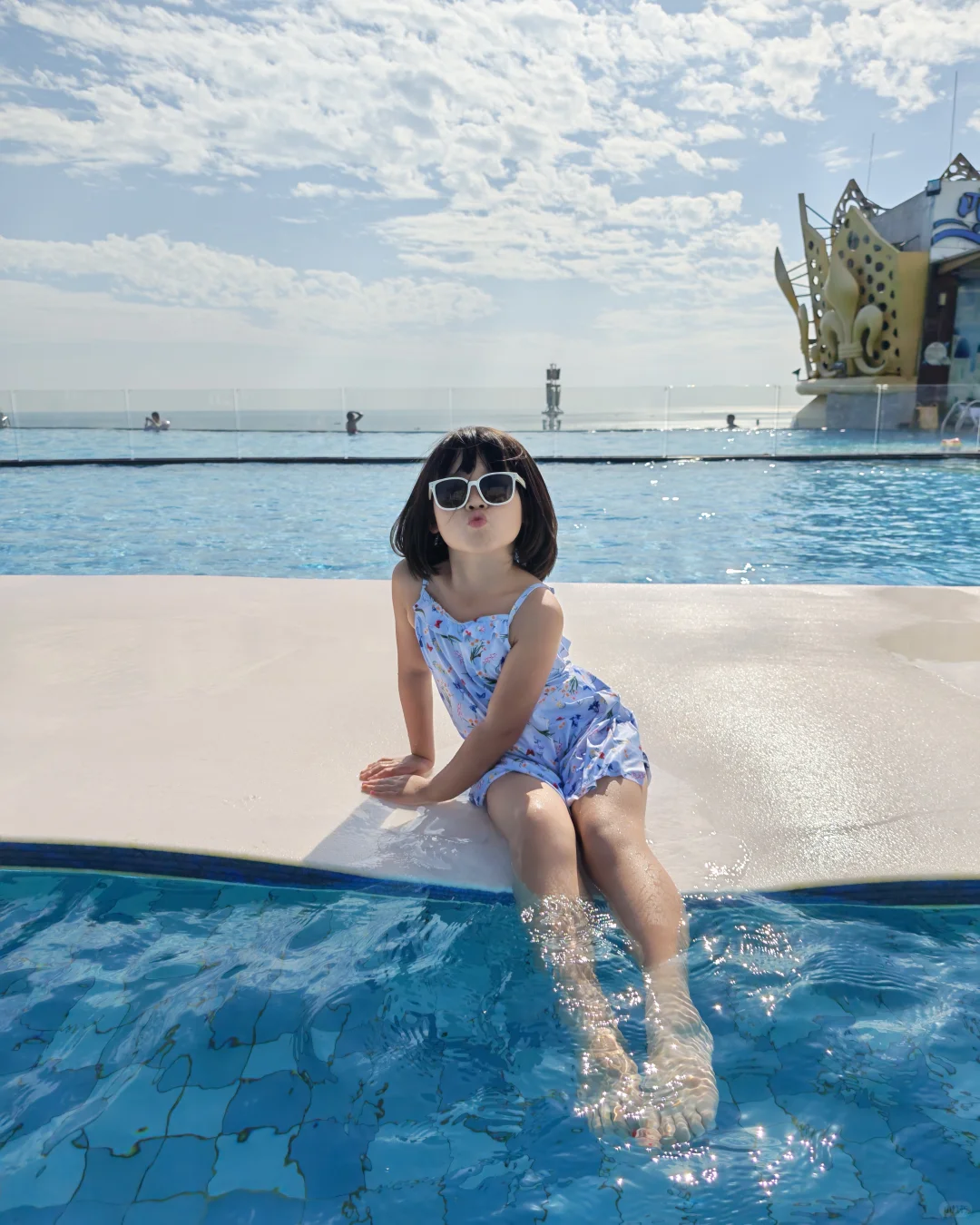 👙当泳装遇上阳光，快乐尽在不言中！