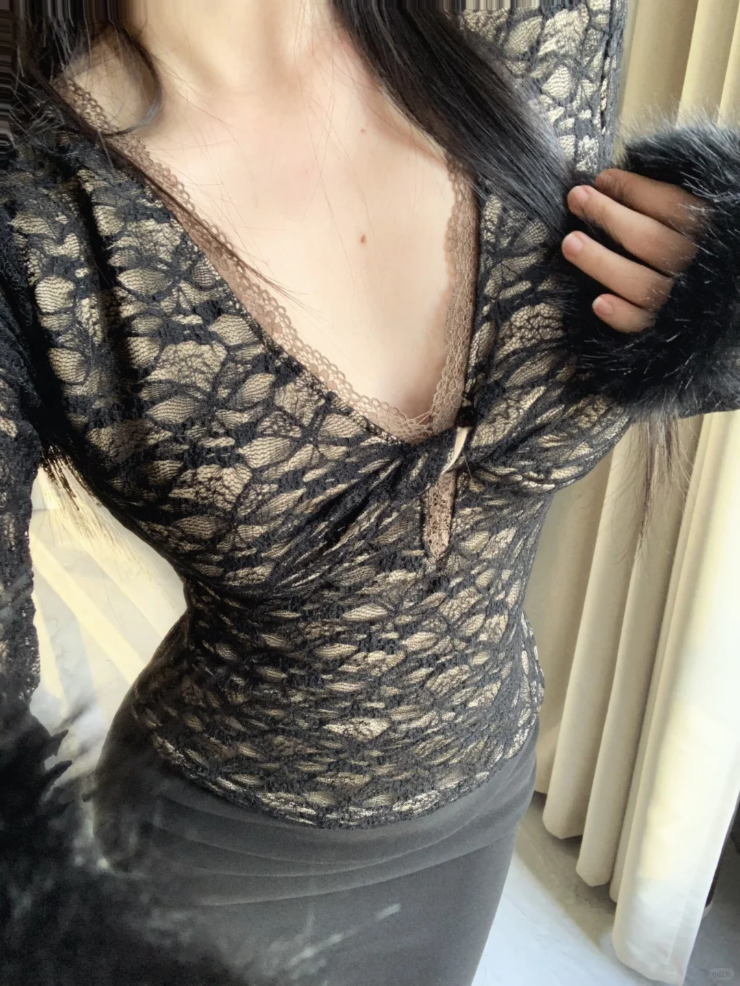 老婆mon 你们蹲的气质女人蕾丝上衣来也!!!