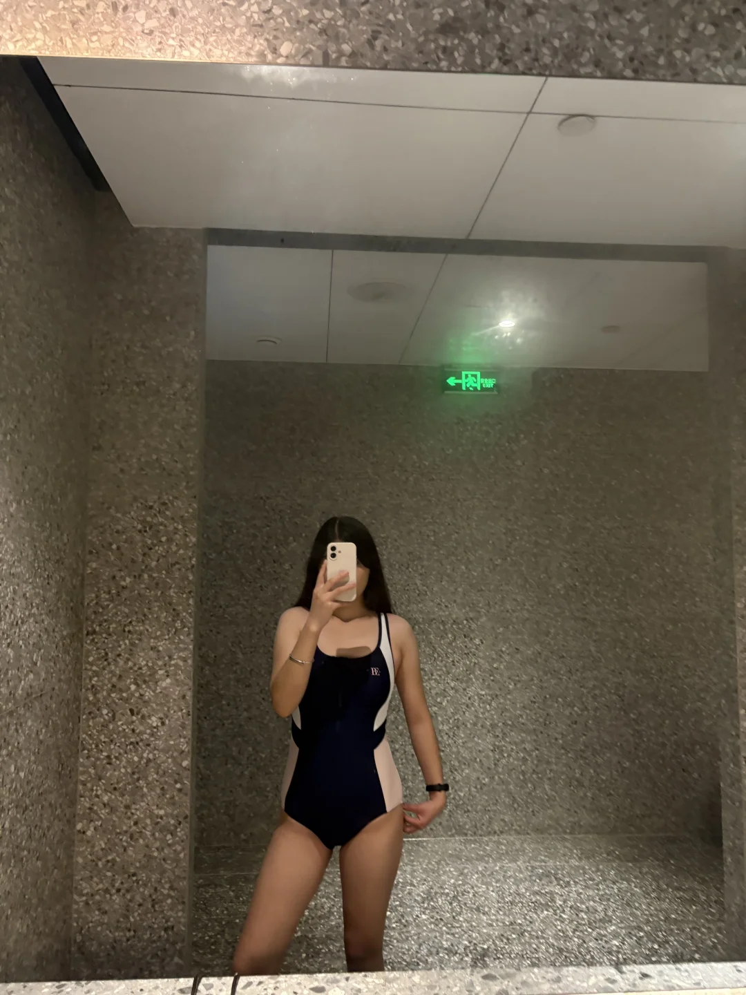 发现一个超适合游泳的泳衣！