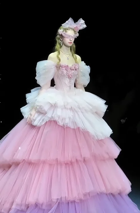 繁复 妖冶 轻灵 娇嫩，才是女人。