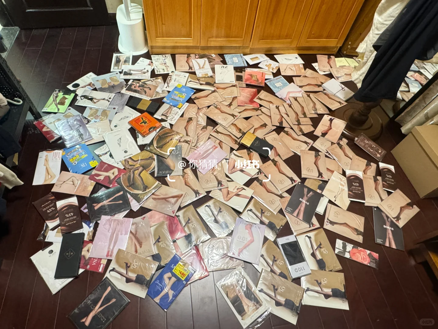 几百双丝袜 每一双都是艺术品