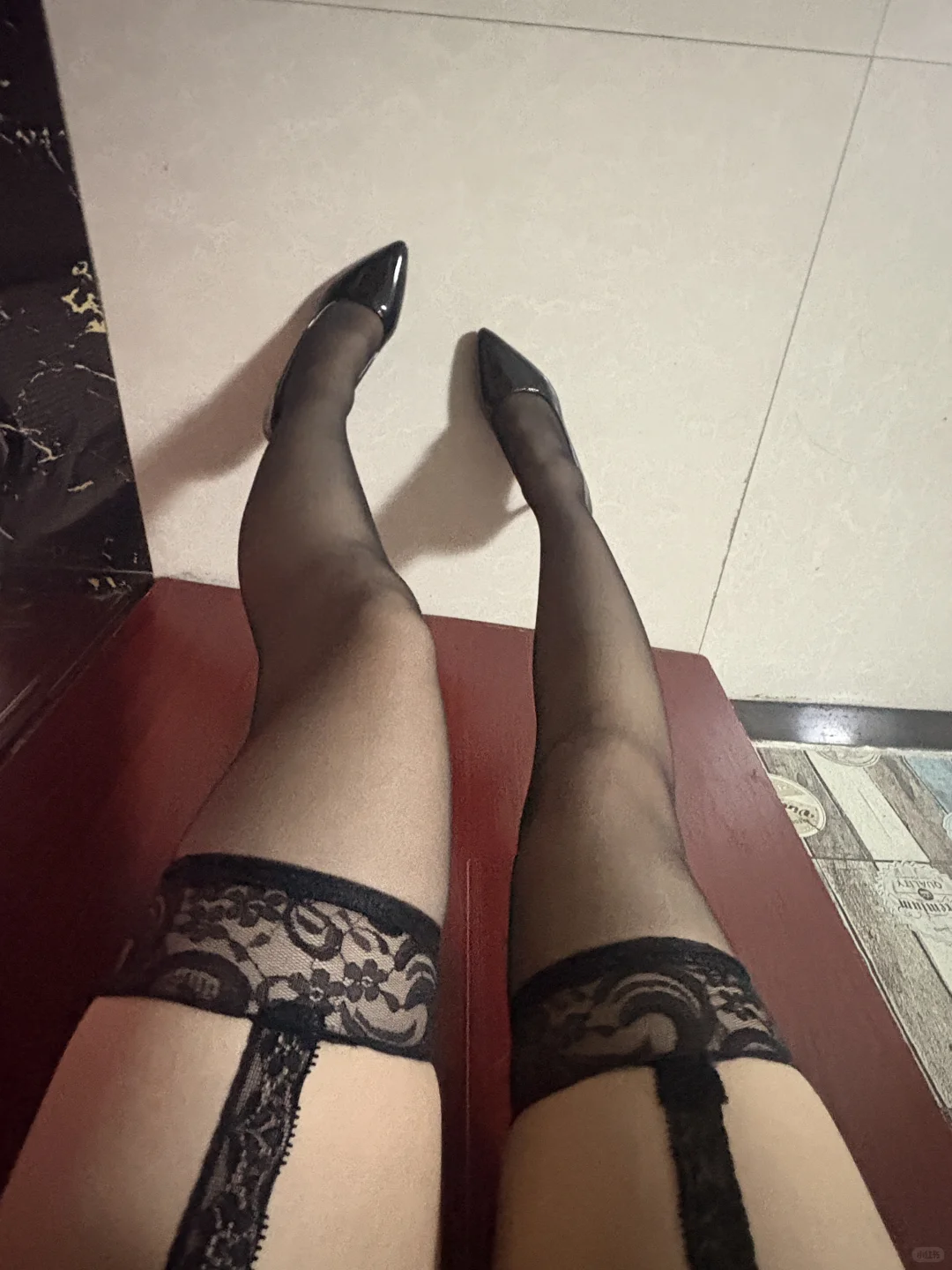 黑色蕾丝吊带丝