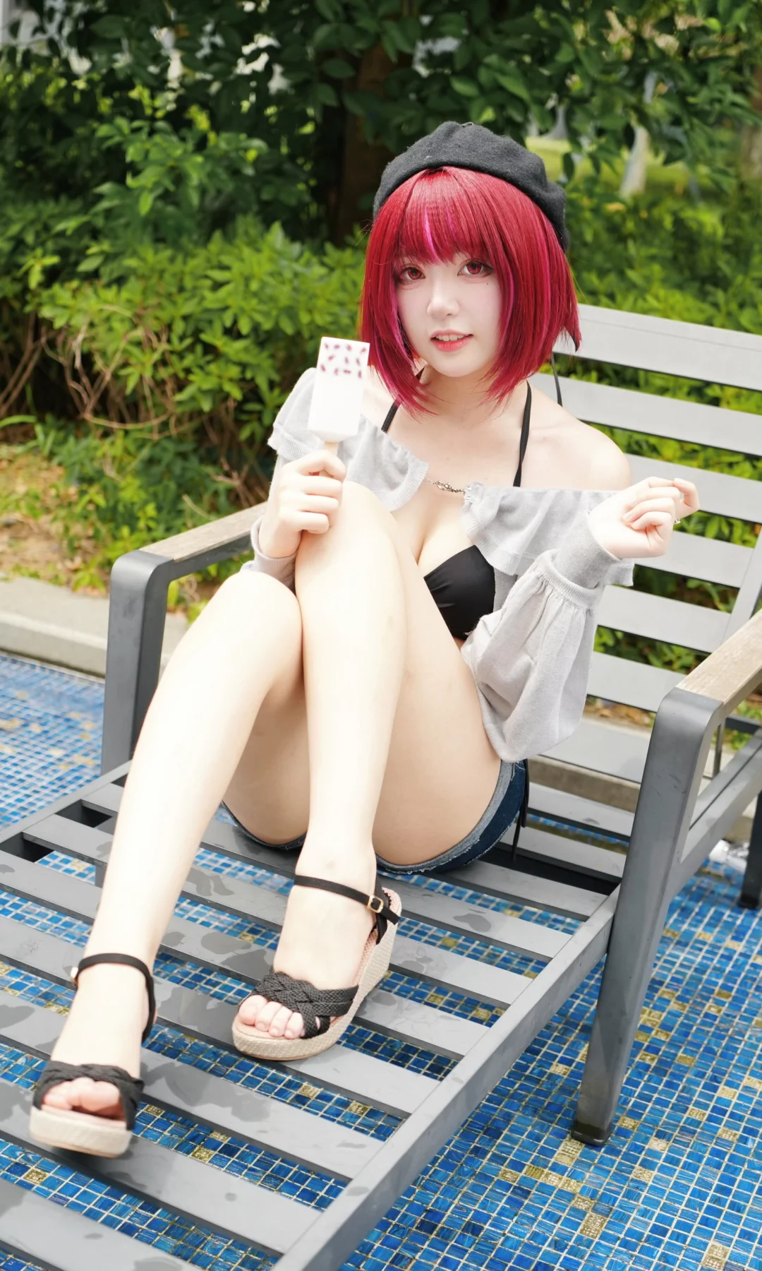 是泳装拍摄中的kana酱✨