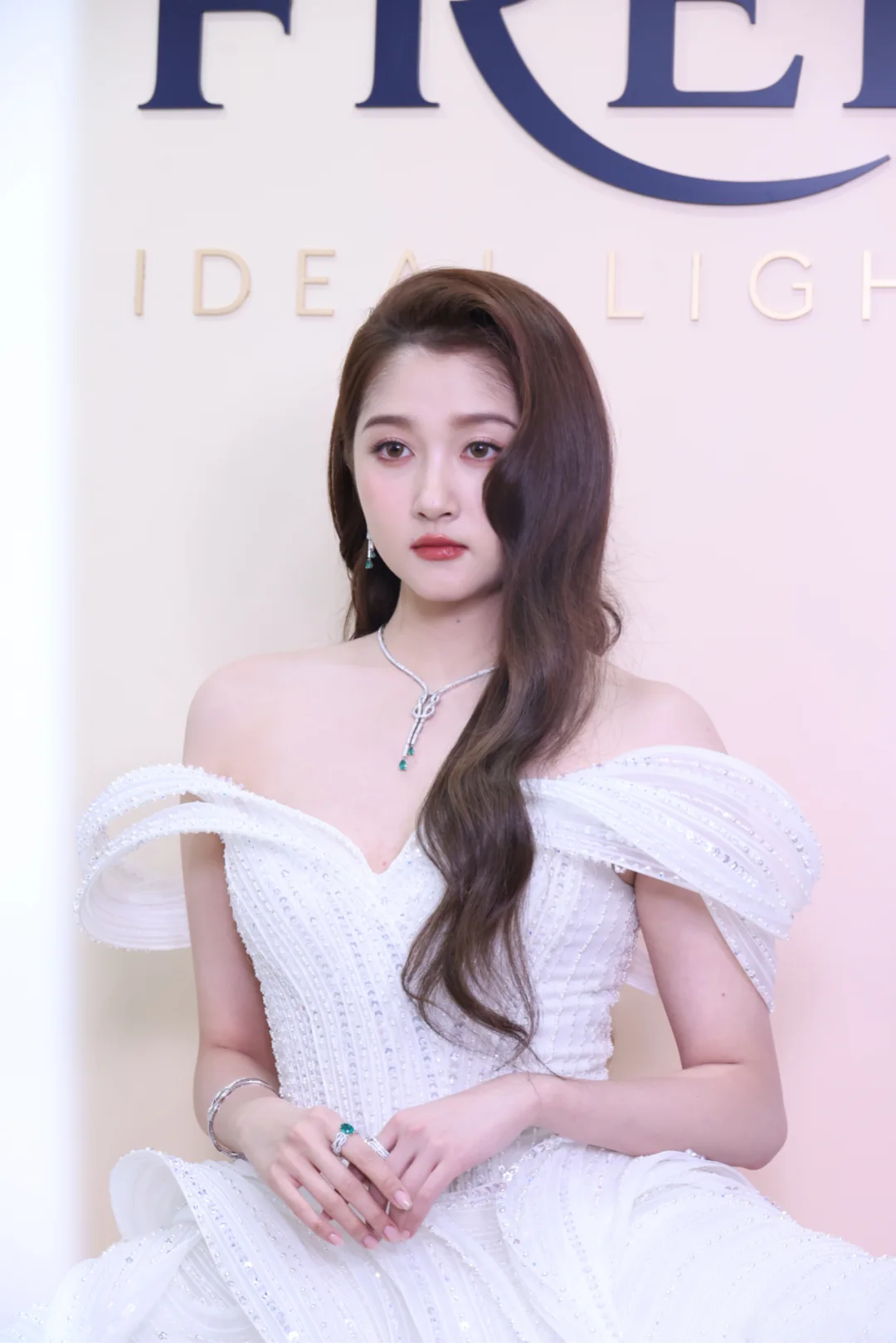 关晓彤 斐登珠宝 白裙美腿［37P+3V］