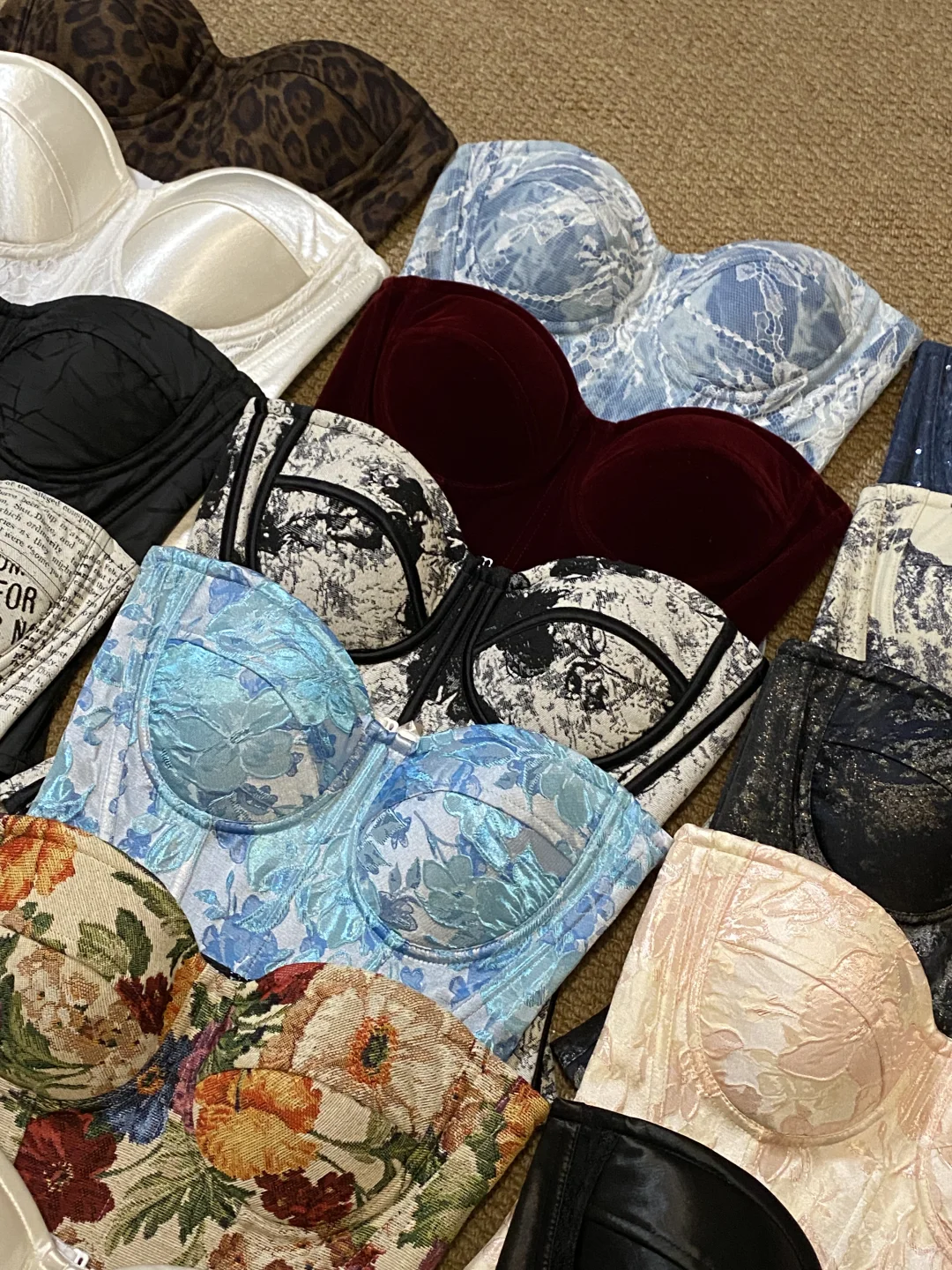 太哇塞了❗️这里有很多鱼骨胸衣❗️