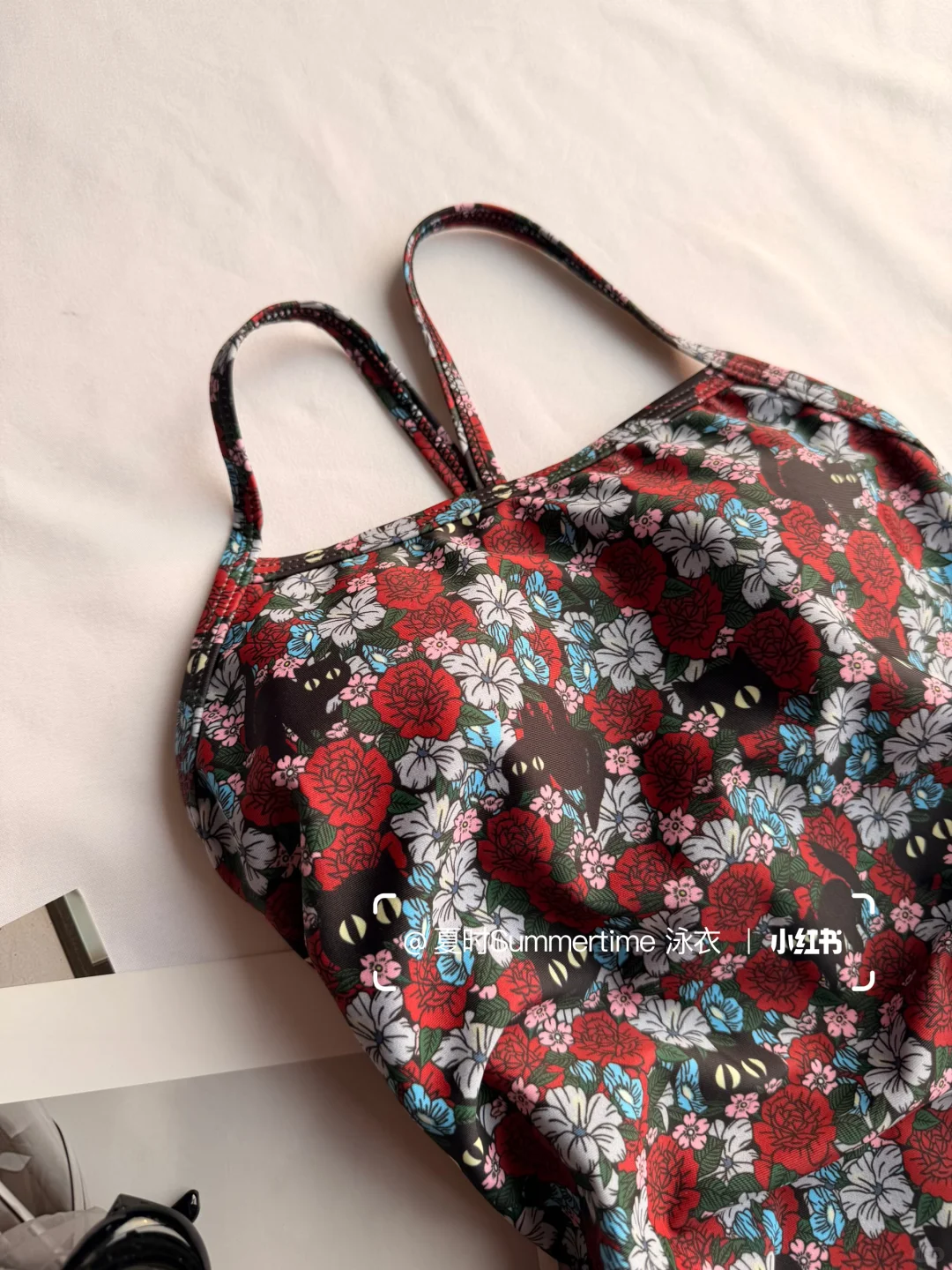 啊啊啊❗️❗️❗️谁懂这件复古碎花泳衣的含金量