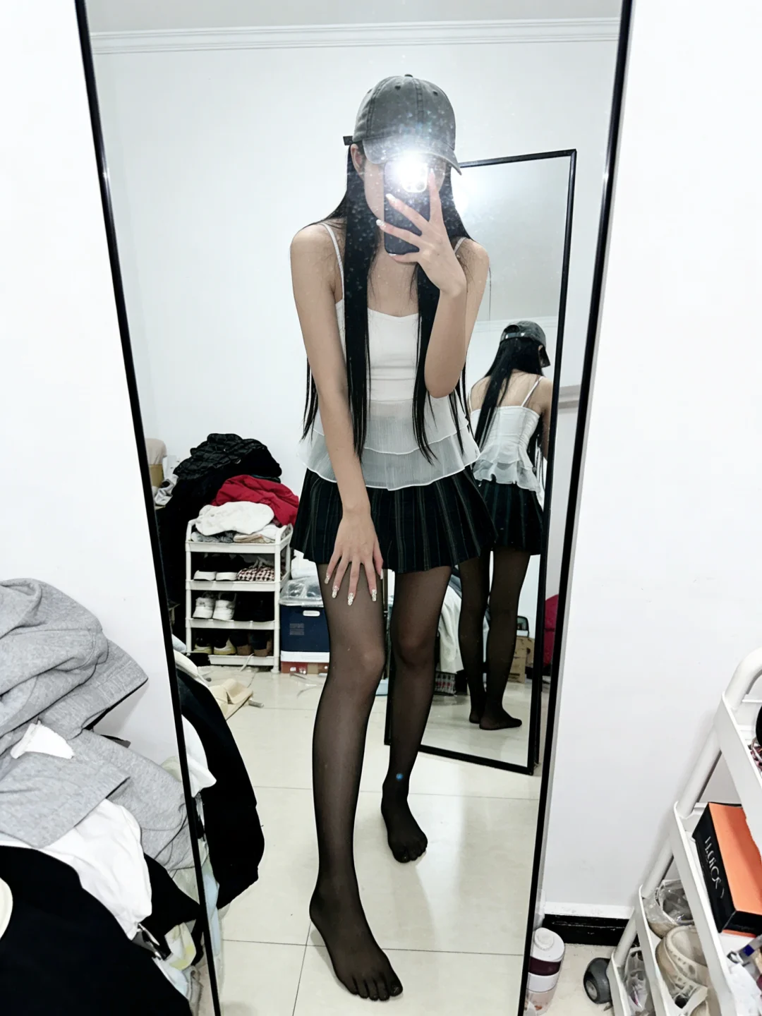 今日份氛围感自拍，短裙就得穿丝袜🎗️