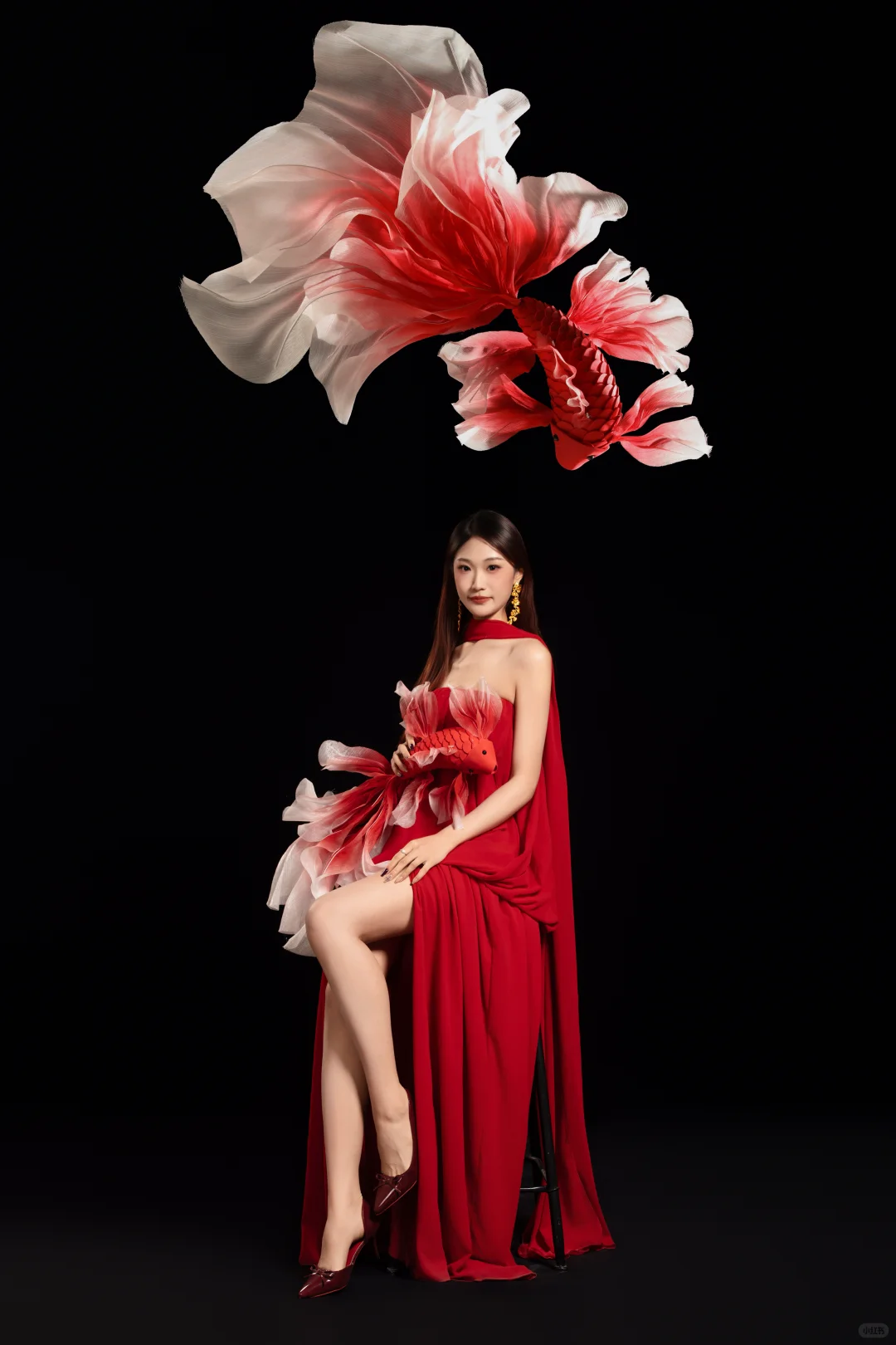 最近都爱拍红色 锦鲤写真