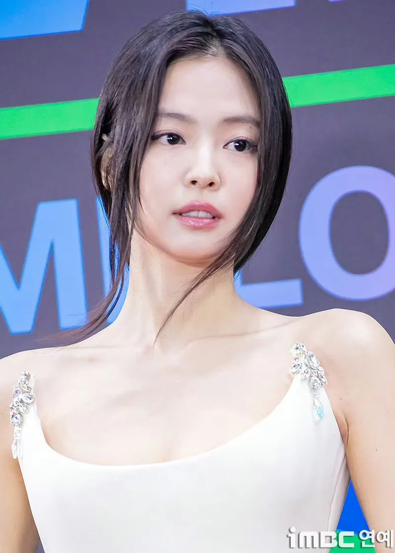 Jennie MMA红毯！大裙子！体态满分女！