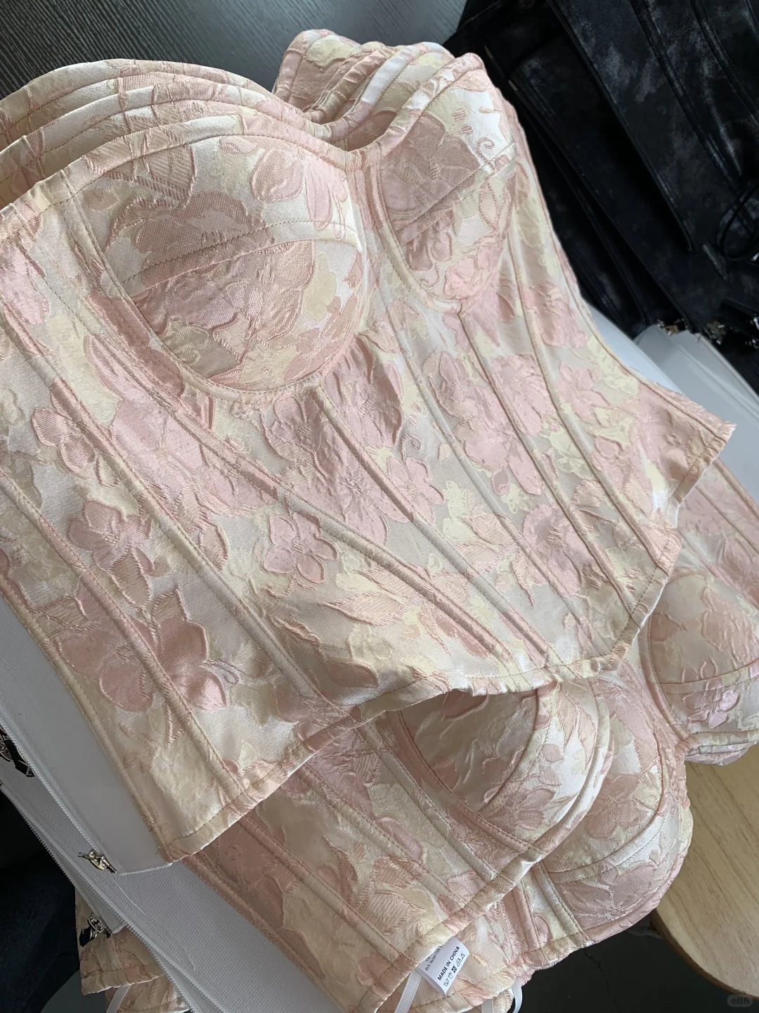 我们坚持做鱼骨胸衣的意义