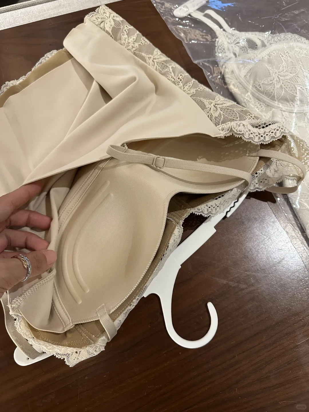 被这件蕾丝背心美到了～