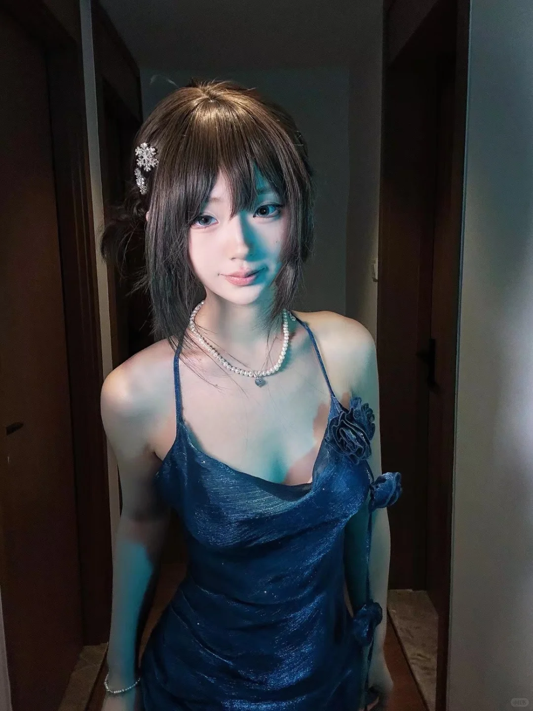 坠入我深蓝色眼眸