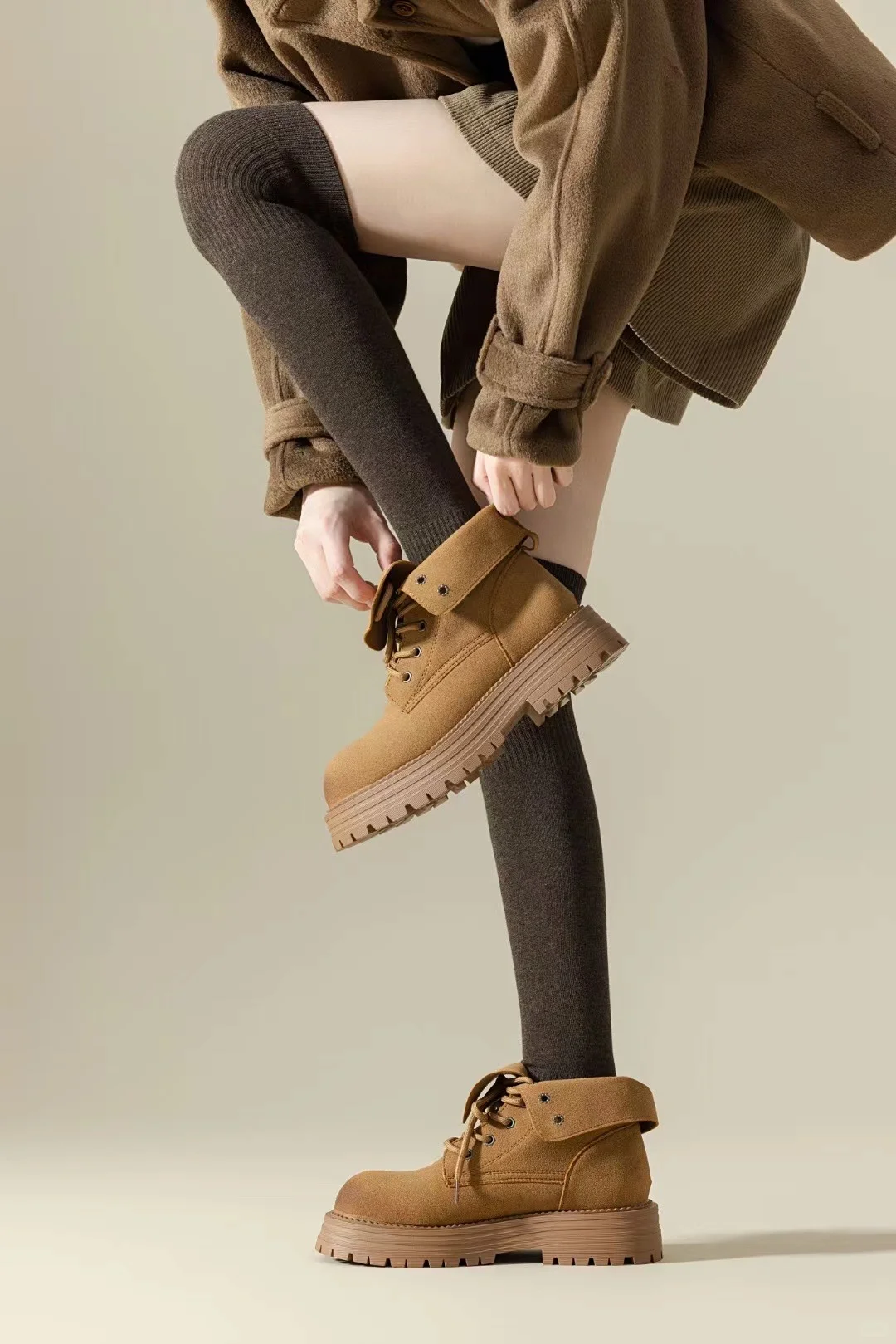 这么穿真的好看！过膝袜搭配裙子