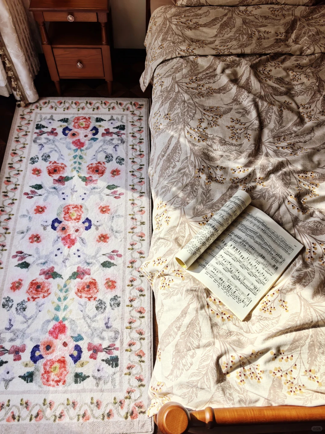 🏡卧室的“复古开关”：独居女孩的幸福感