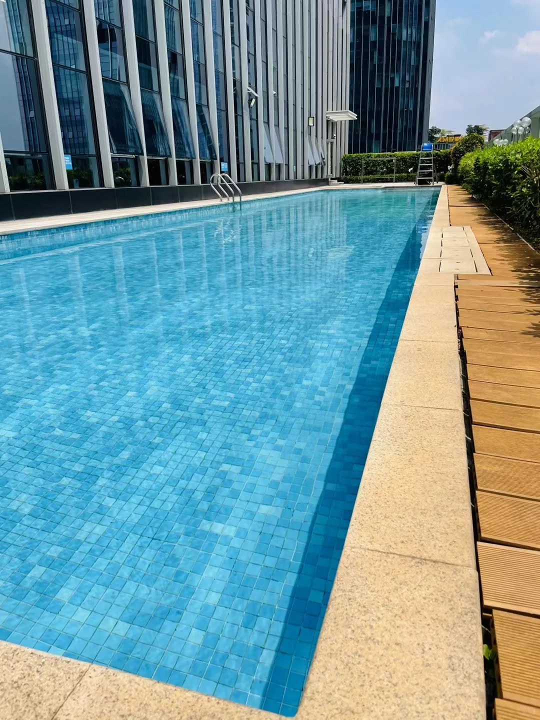 喜欢游泳的女孩子有福啦