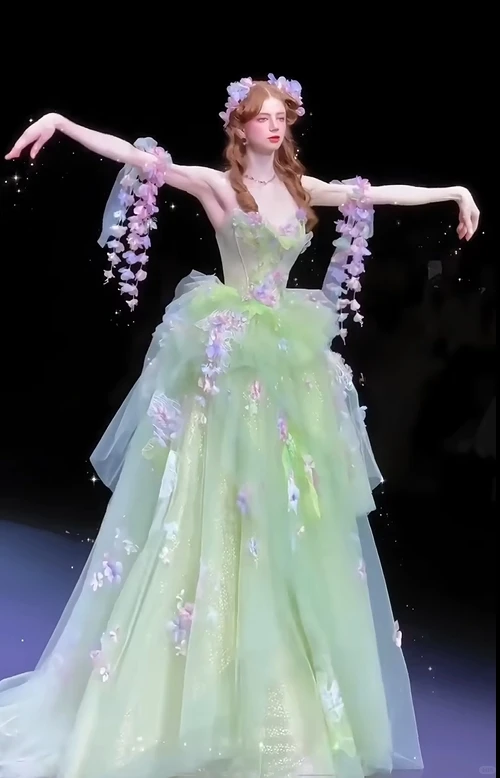 繁复 妖冶 轻灵 娇嫩，才是女人。