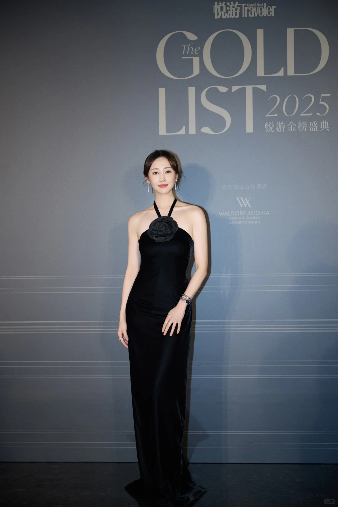 李纯 挂脖黑玫瑰 曲线太撩人