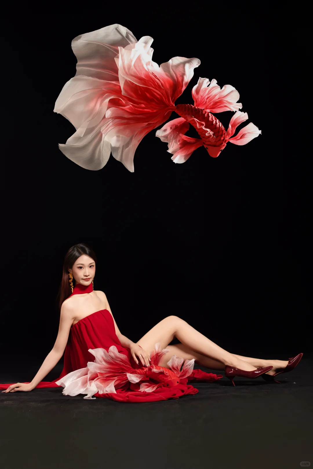 最近都爱拍红色 锦鲤写真