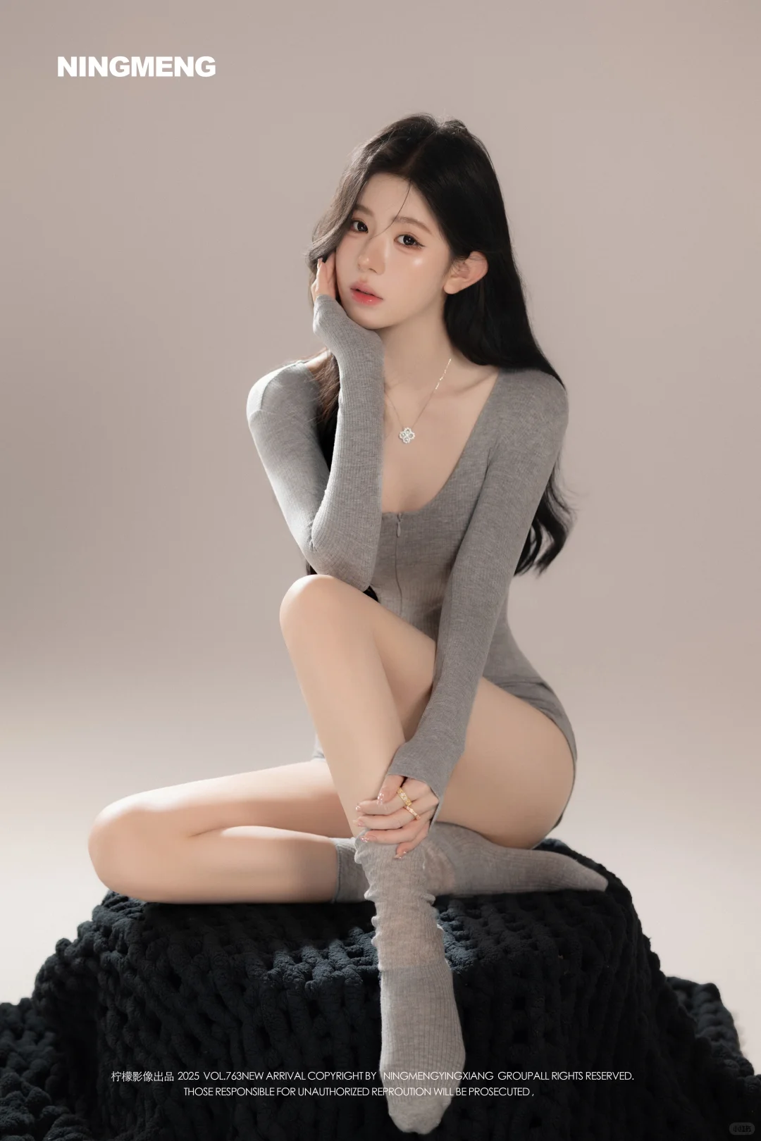 自带高级感的格雷系写真💥韩女纯欲感拿捏🫴