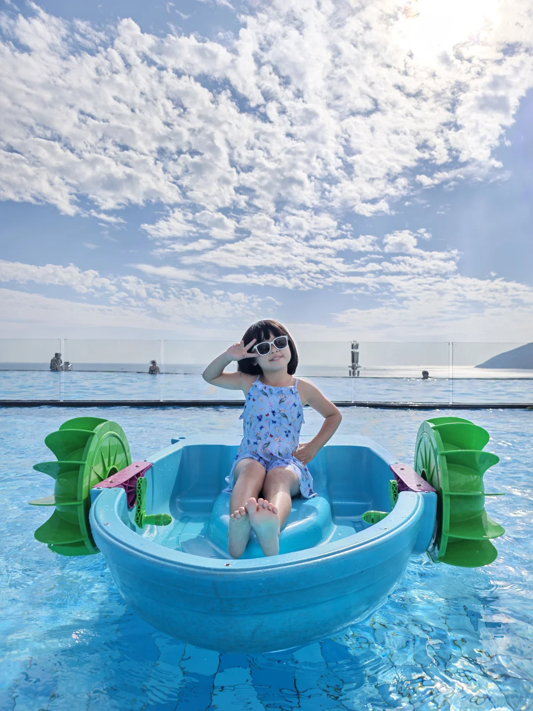 👙当泳装遇上阳光，快乐尽在不言中！