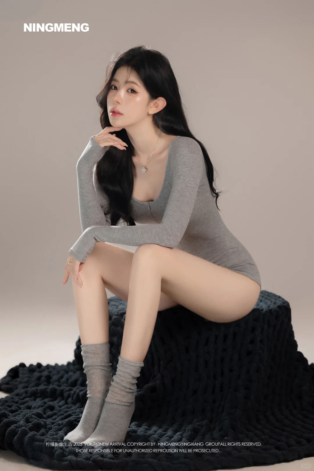 自带高级感的格雷系写真💥韩女纯欲感拿捏🫴