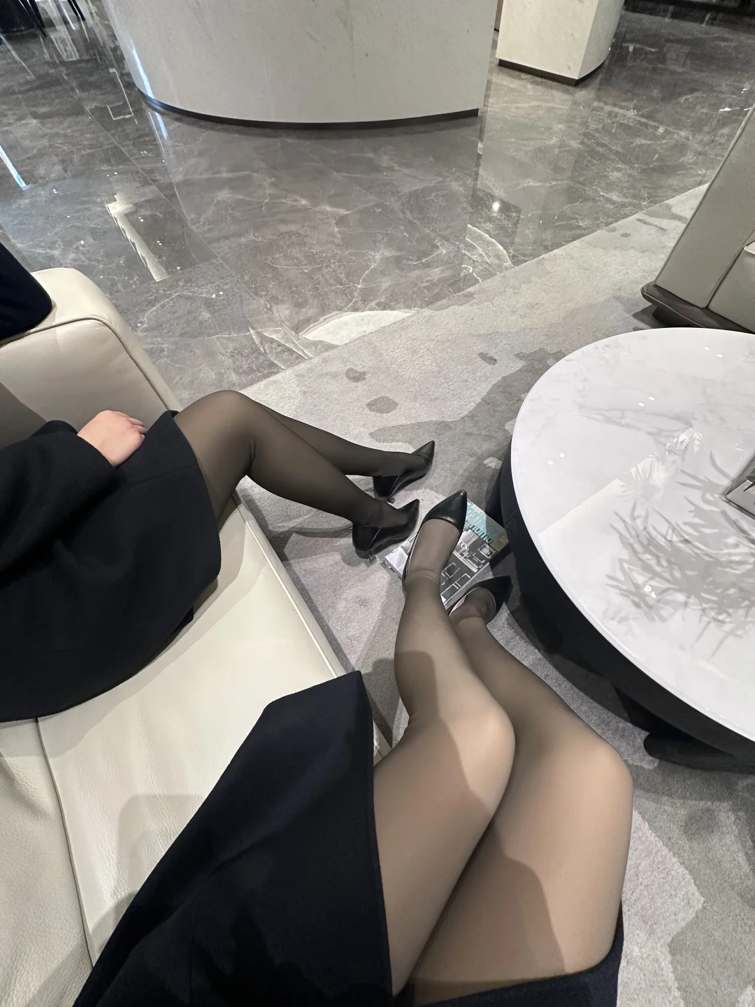 谁家案场 大冬天还穿丝袜…