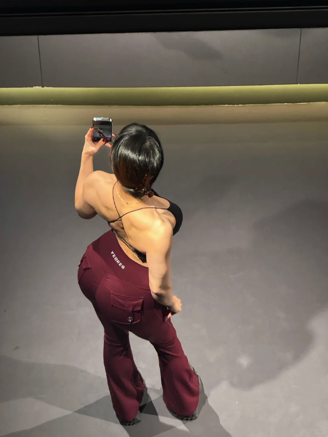 女教练背部训练打卡