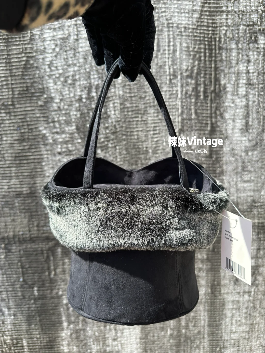 又被这支黑色麂皮皮草胸衣包刷新审美了🫠