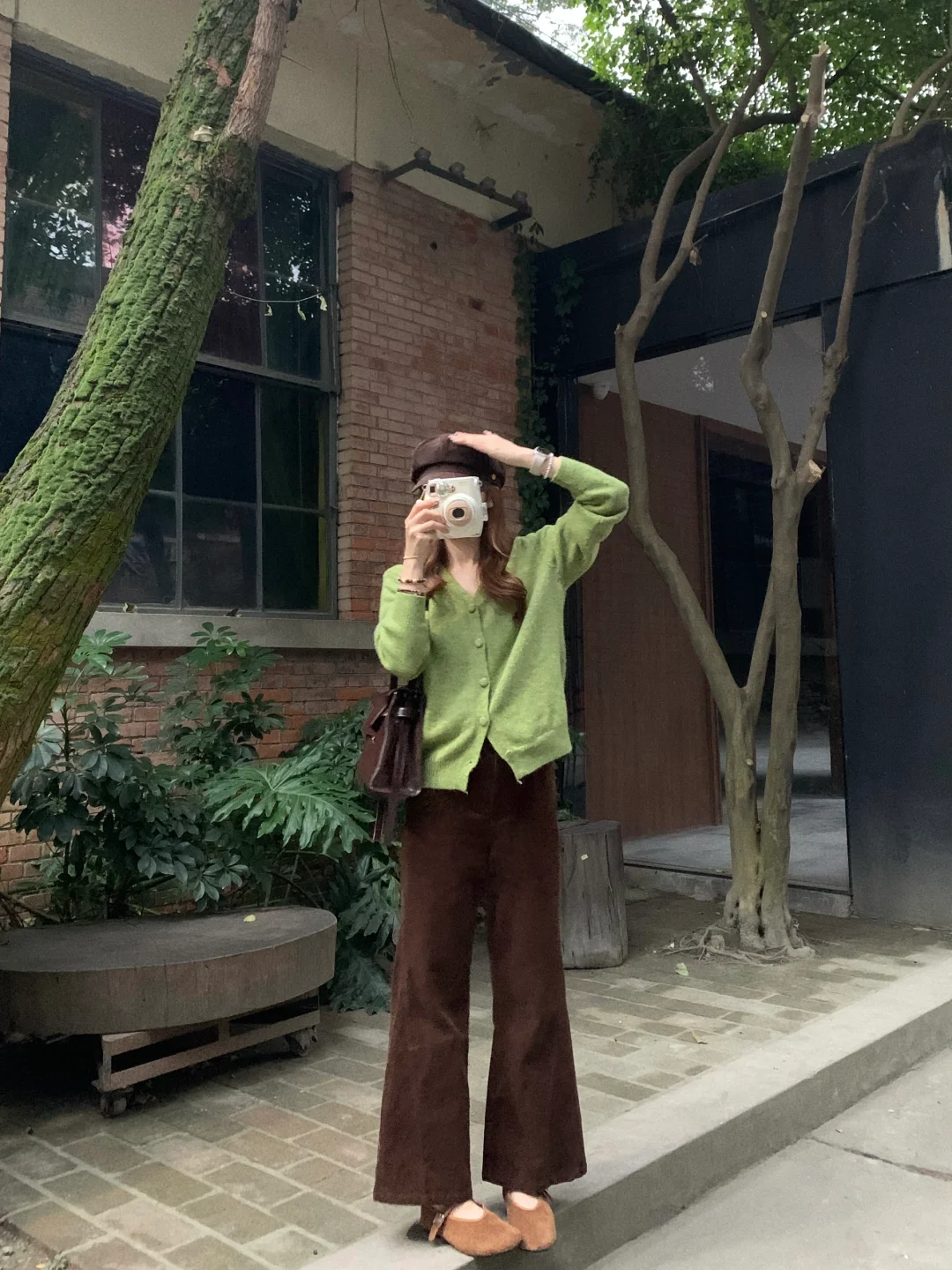 秋冬这样穿！绿棕好复古