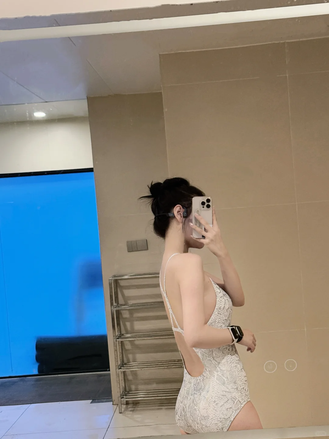 今天我就是泳池里最“亮”的仔👙