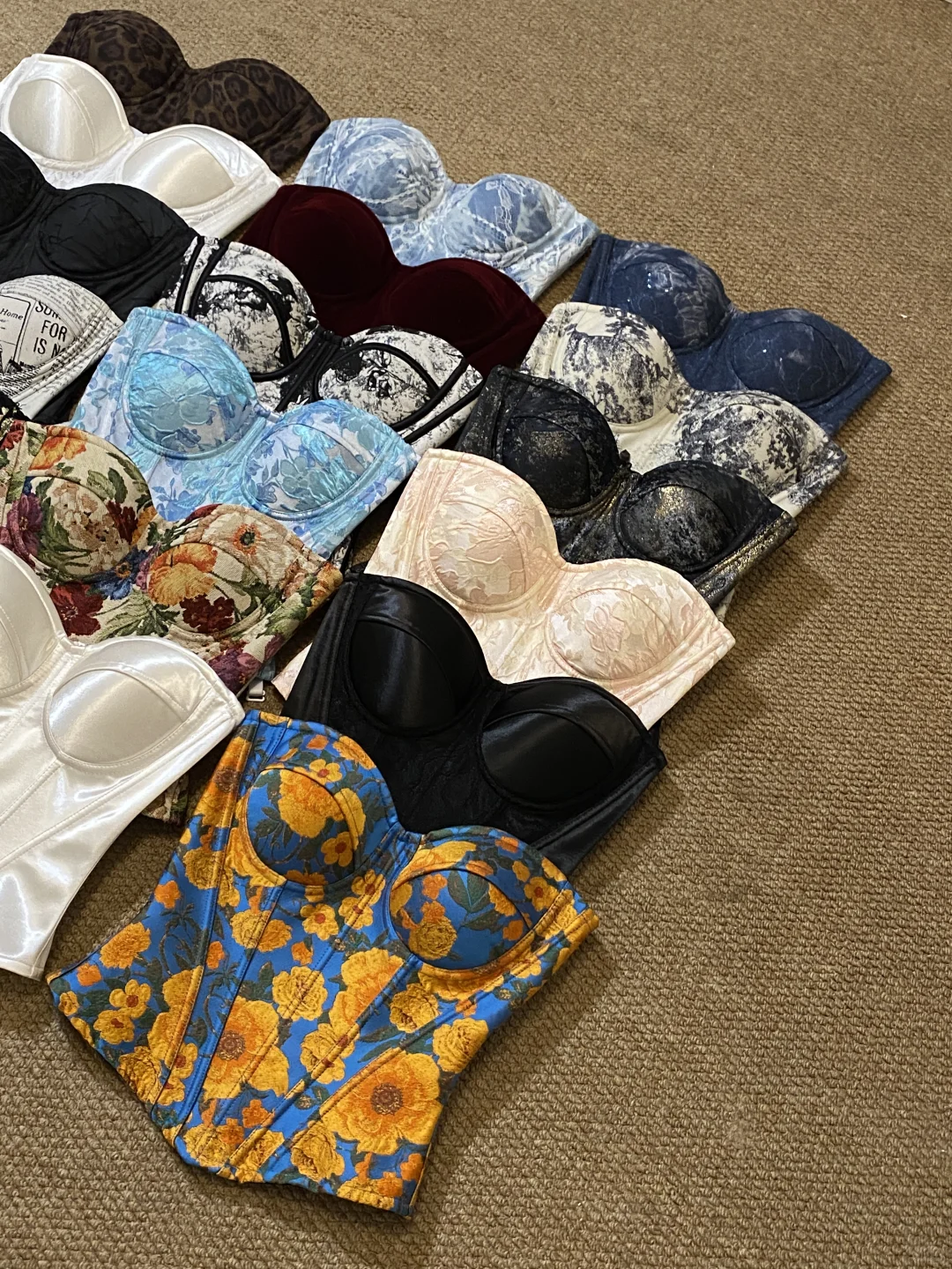 太哇塞了❗️这里有很多鱼骨胸衣❗️