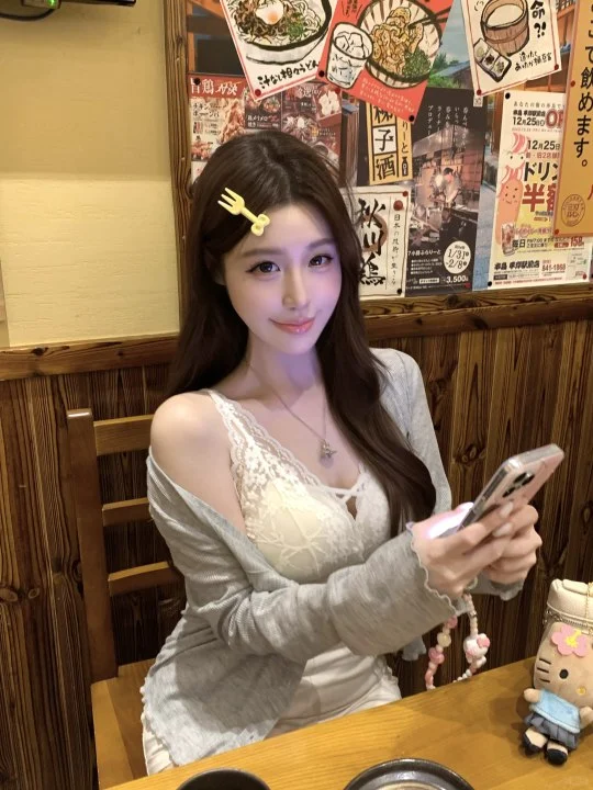 太权威！好显圆的蕾丝内搭果然有心机