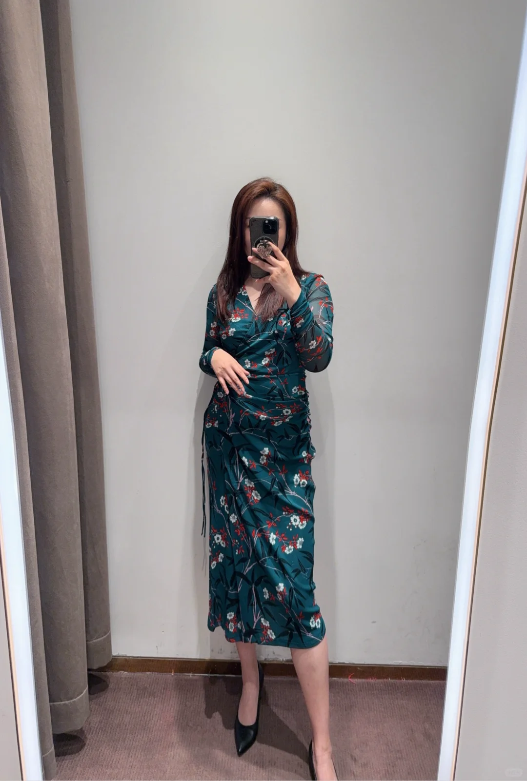 DVF这条曲线裙美出圈了