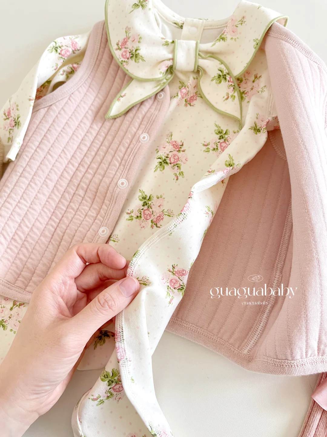 女鹅的法式复古玫瑰爬爬服有点甜🌷