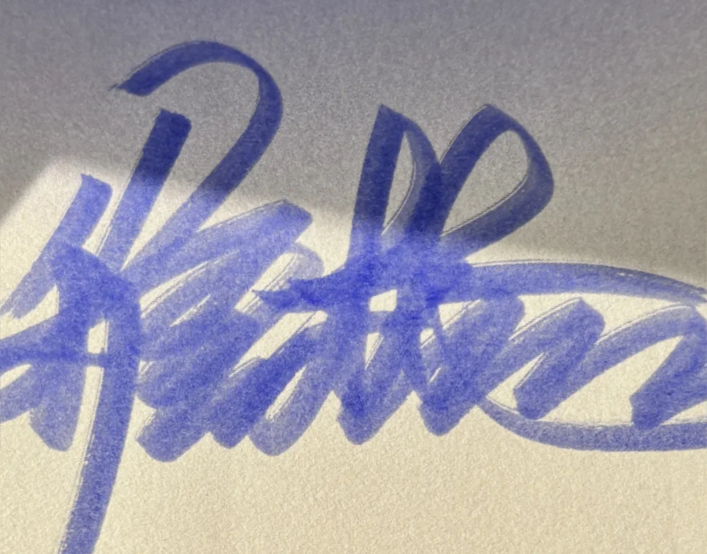 大家都叫蓝色，为什么我觉得这是紫色啊