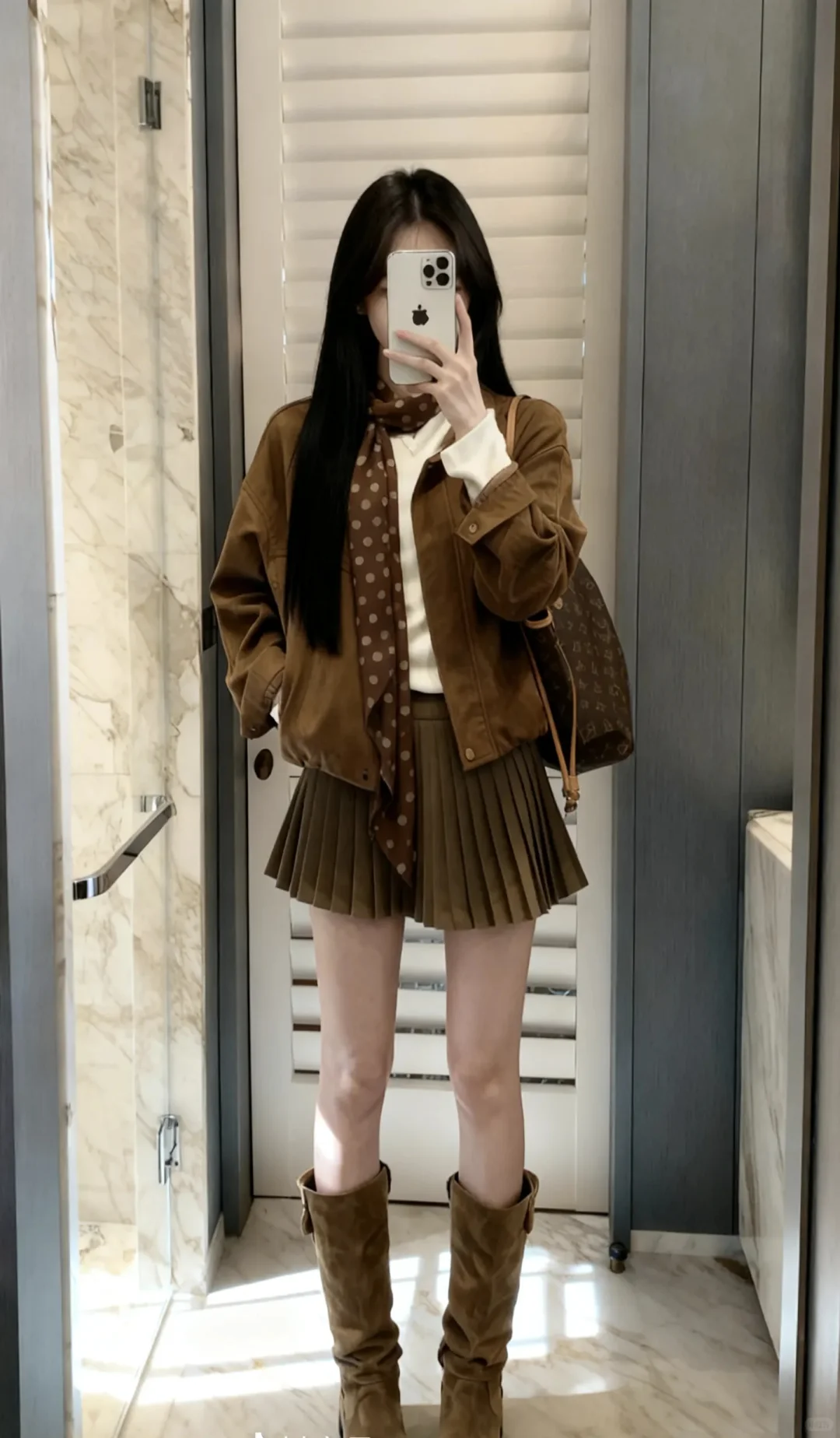 棕咖色系yyds！软fufu的一字肩毛衣+小短裙