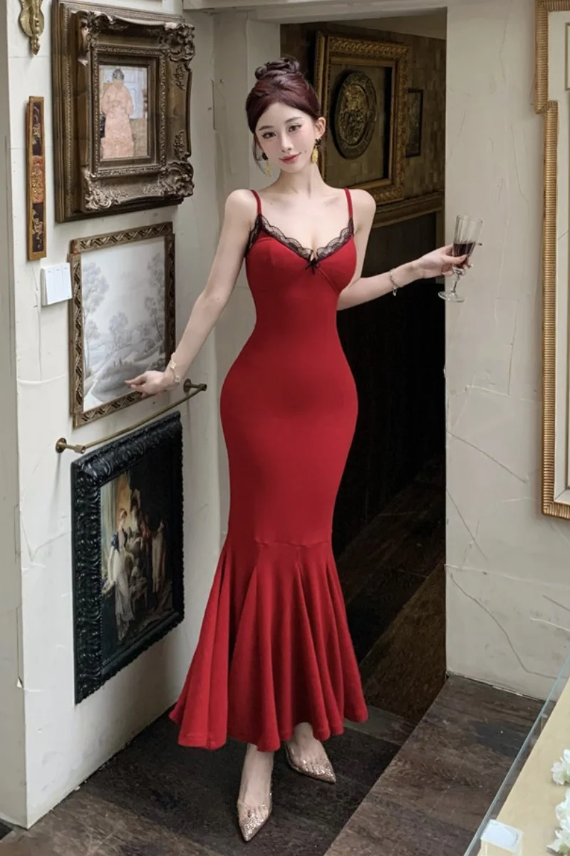 甜辣感炸场！红色长裙美到开挂✨