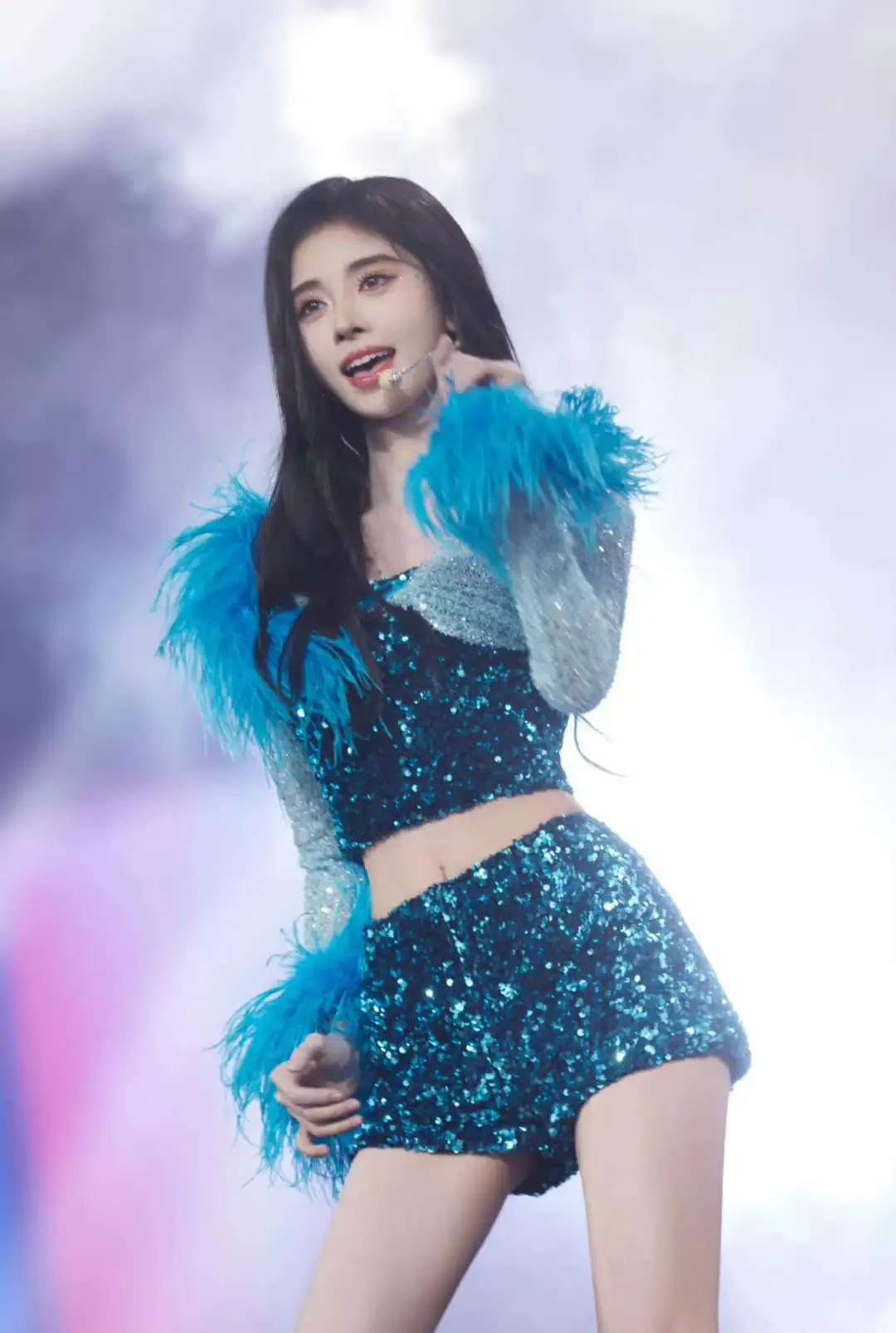 鞠婧祎 蚂蚁腰 漫画腿 窈窕曲线美到犯规