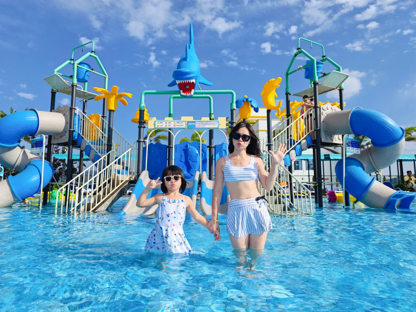 👙当泳装遇上阳光，快乐尽在不言中！