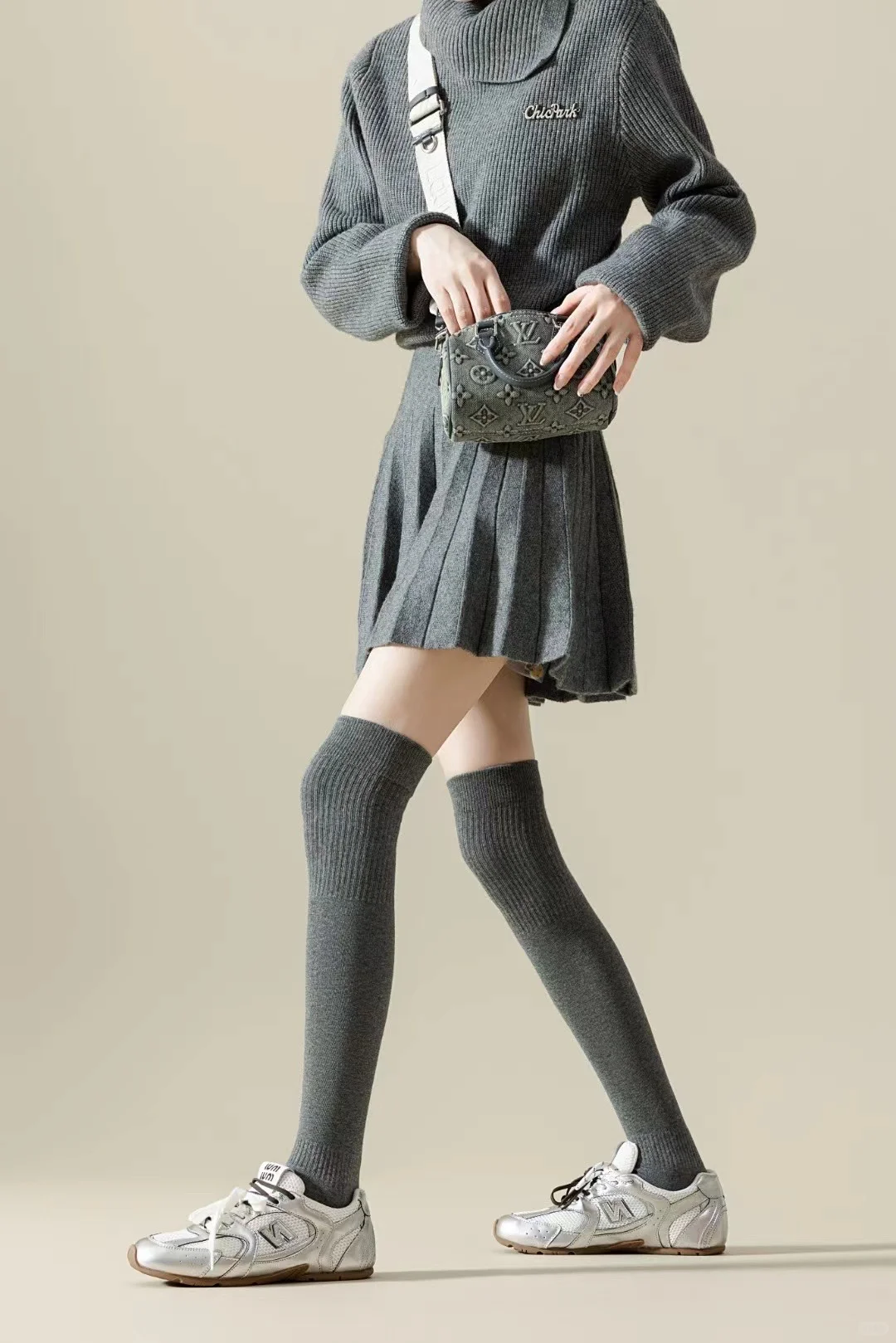 这么穿真的好看！过膝袜搭配裙子