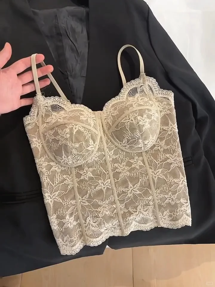 秋冬外套别寡穿！法式风蕾丝内搭超显贵~