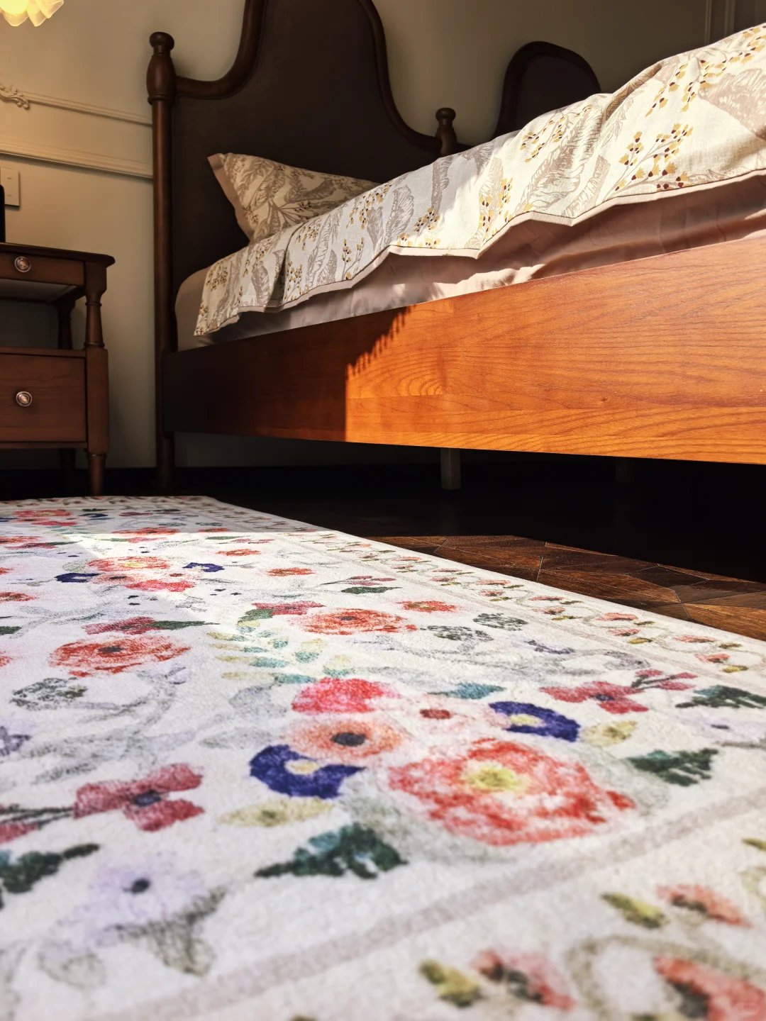 🏡卧室的“复古开关”：独居女孩的幸福感