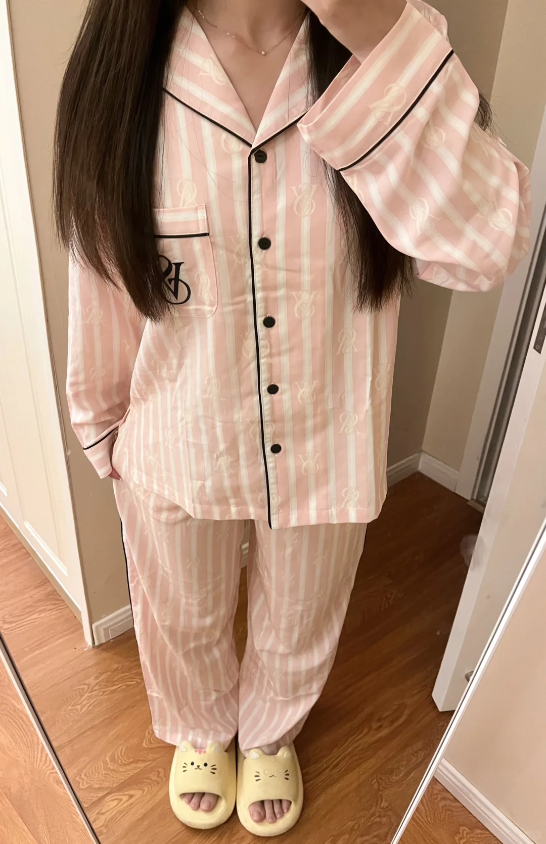 求助 维密热门睡衣4选一