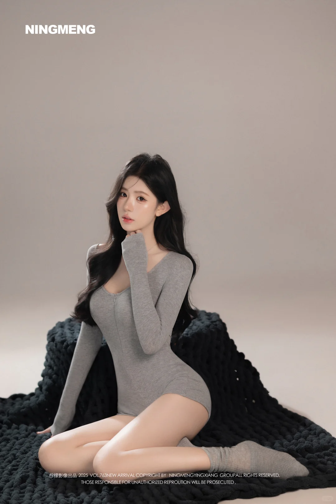 自带高级感的格雷系写真💥韩女纯欲感拿捏🫴