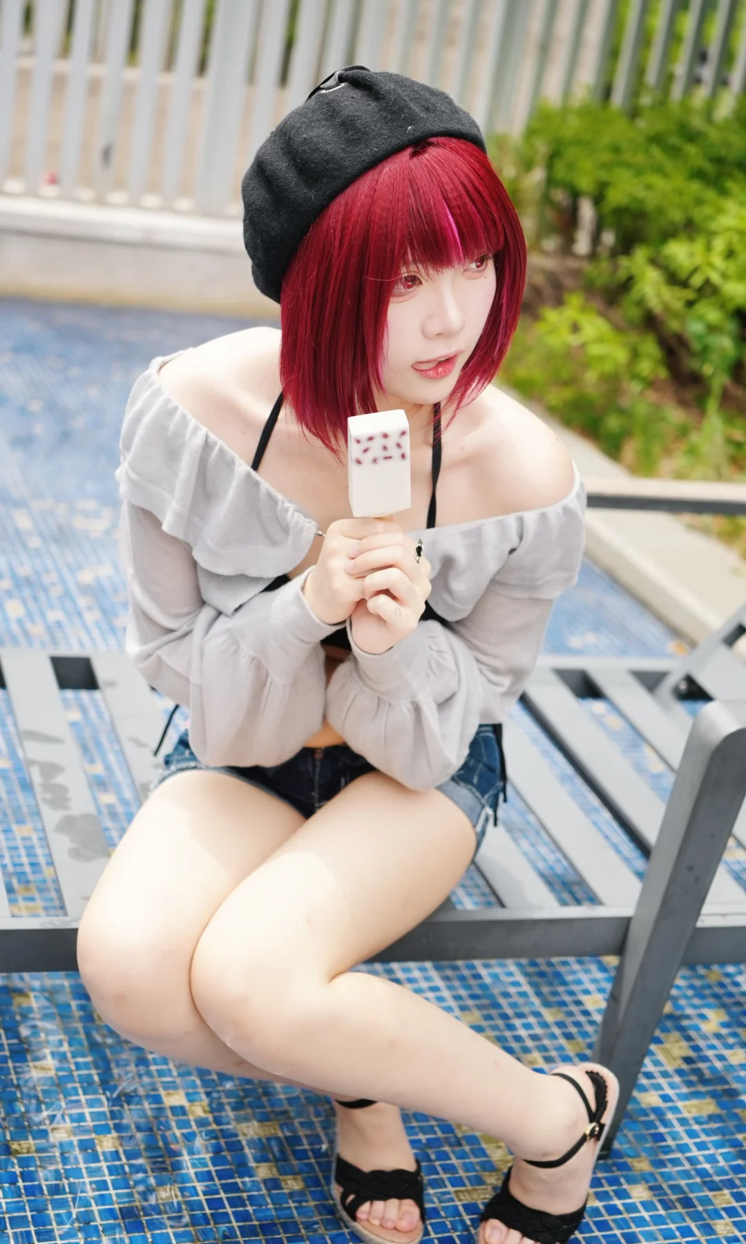 是泳装拍摄中的kana酱✨