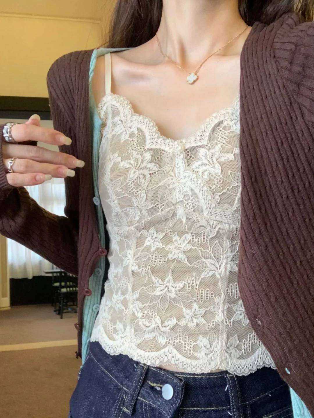 我宣布这件鱼骨吊带就是秋冬内搭的神。。。