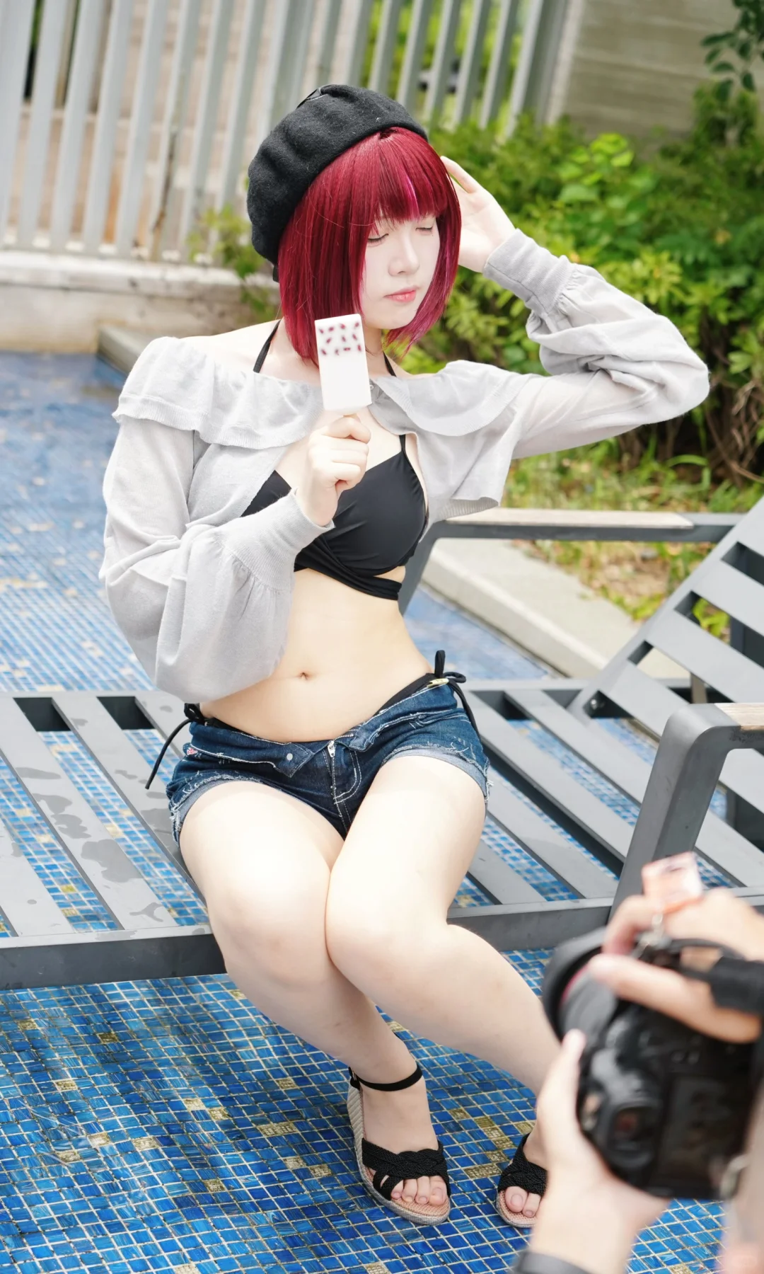 是泳装拍摄中的kana酱✨