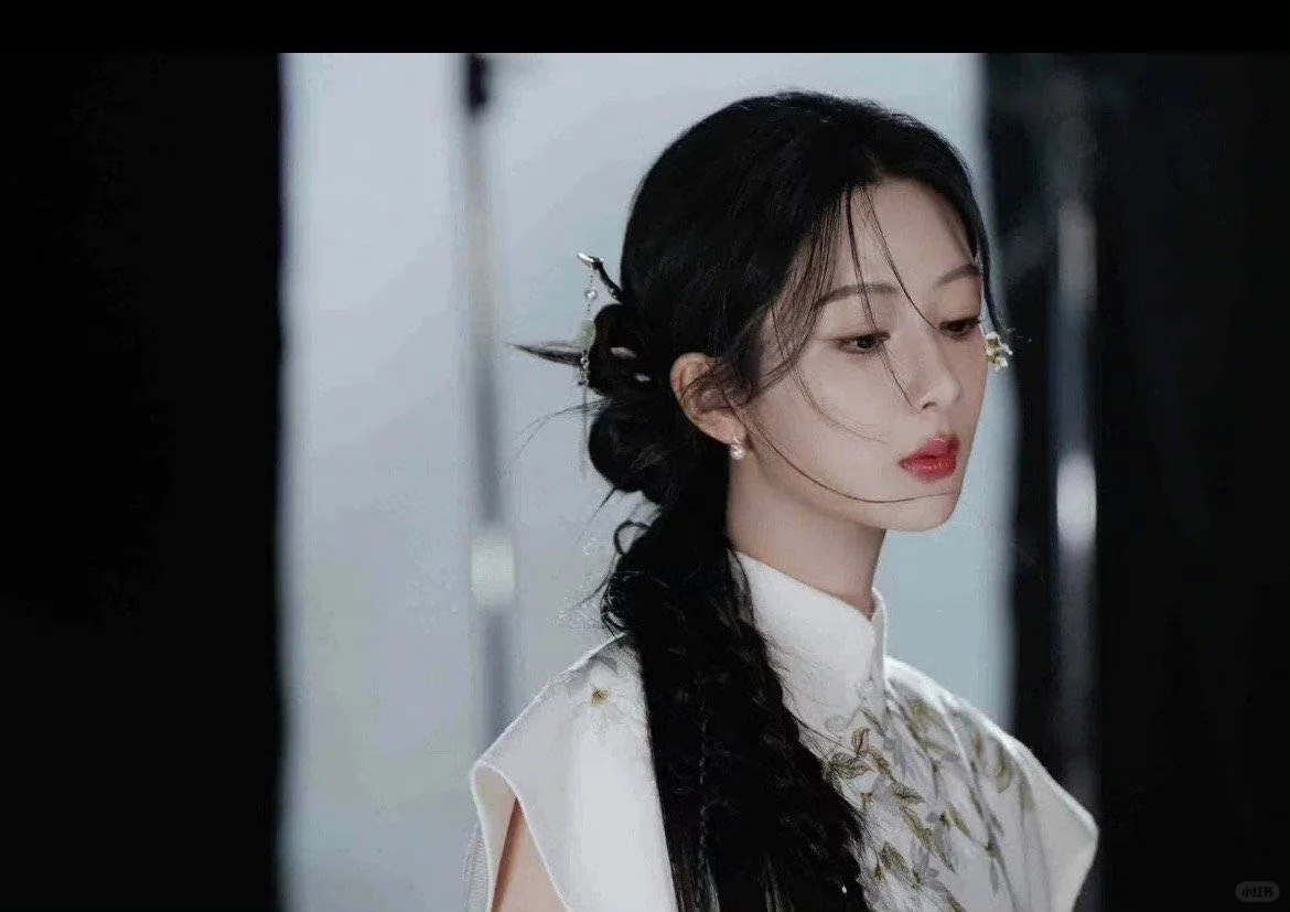 杨紫连头发丝都散发着光芒