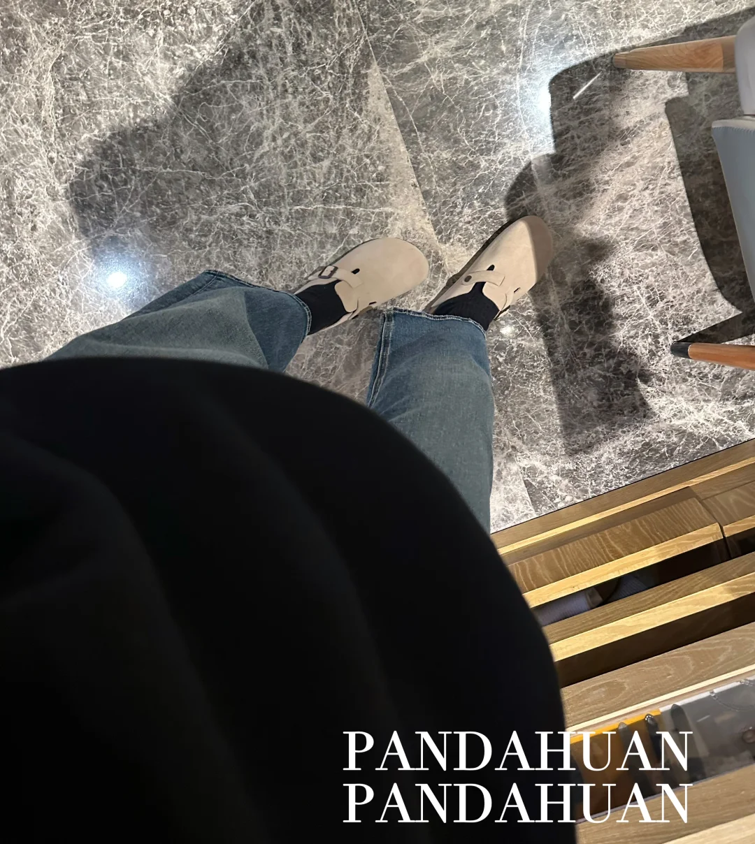 黑卫衣.9分直筒牛仔裤😻尊好看